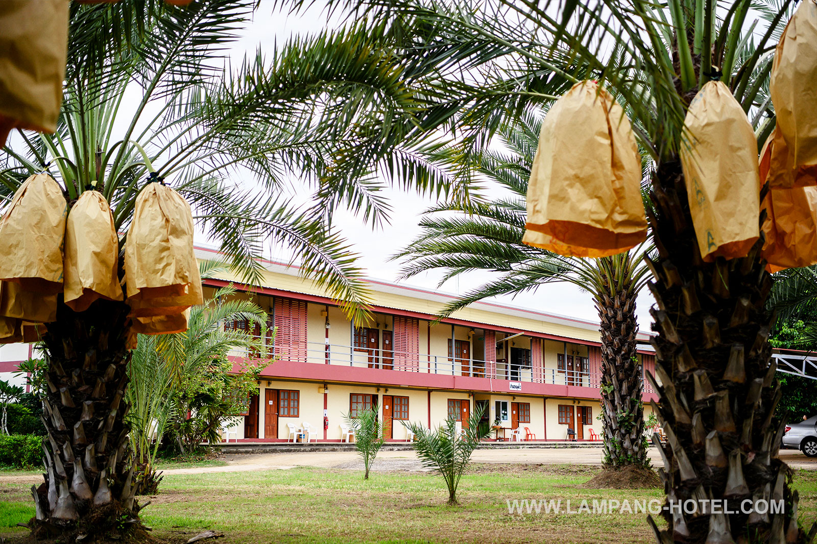 ห้องพัก โรงแรมบ้านสวนลุงอี๋ หอพัก ห้องเช่า ที่พักใกล้ศูนย์โรงพยาบาลมะเร็ง ลำปาง