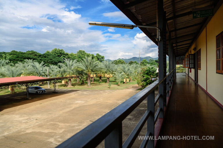 ห้องพัก โรงแรมบ้านสวนลุงอี๋ หอพัก ห้องเช่า ที่พักใกล้ศูนย์โรงพยาบาลมะเร็ง ลำปาง