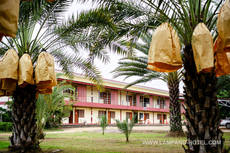 ห้องพัก โรงแรมบ้านสวนลุงอี๋ หอพัก ห้องเช่า ที่พักใกล้ศูนย์โรงพยาบาลมะเร็ง ลำปาง