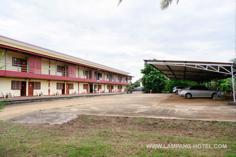 ห้องพัก โรงแรมบ้านสวนลุงอี๋ หอพัก ห้องเช่า ที่พักใกล้ศูนย์โรงพยาบาลมะเร็ง ลำปาง