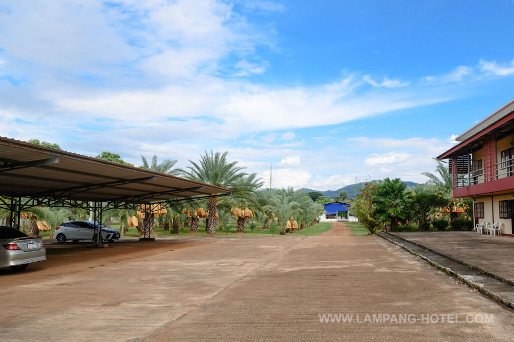 ห้องพัก โรงแรมบ้านสวนลุงอี๋ หอพัก ห้องเช่า ที่พักใกล้ศูนย์โรงพยาบาลมะเร็ง ลำปาง