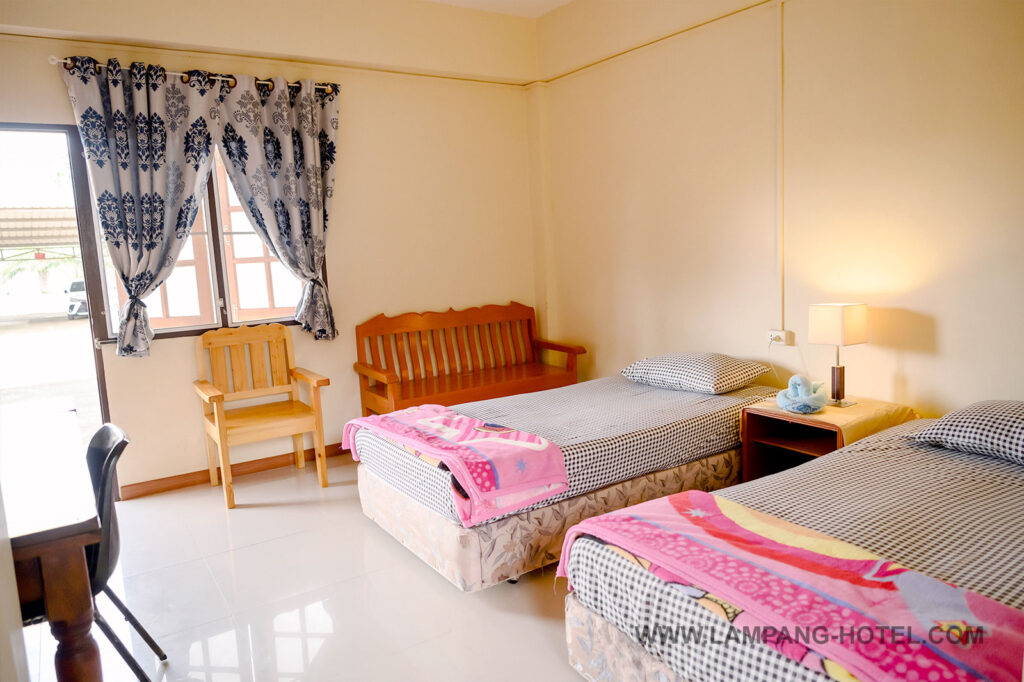 ห้องพัก โรงแรมบ้านสวนลุงอี๋ หอพัก ห้องเช่า ที่พักใกล้ศูนย์โรงพยาบาลมะเร็ง ลำปาง