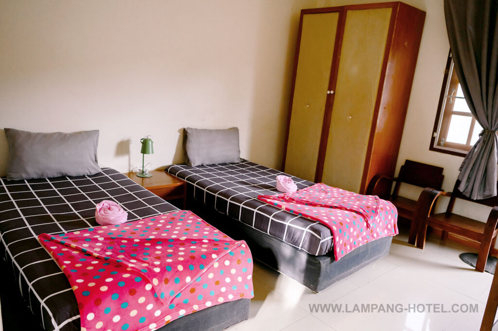 ห้องพัก โรงแรมบ้านสวนลุงอี๋ หอพัก ห้องเช่า ที่พักใกล้ รพ.มะเร็งลำปาง