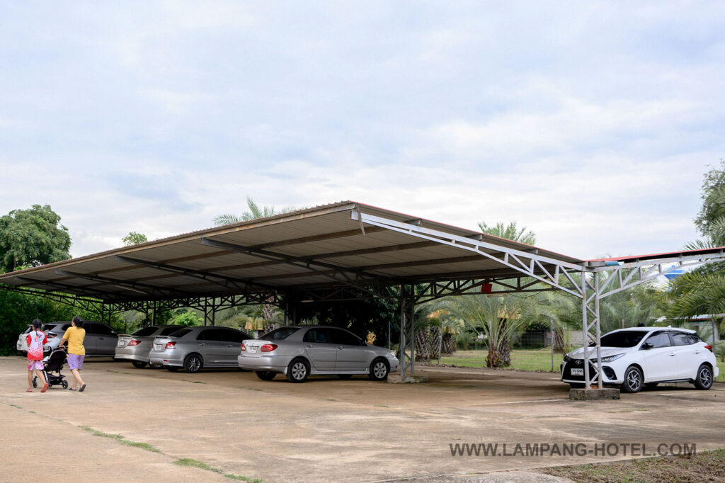 โรงแรมบ้านสวนลุงอี๋ หอพัก ห้องเช่า ห้องพักข้างศูนย์มะเร็งลำปาง